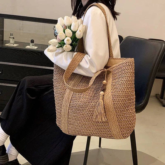 Stylish Woven Straw Beach Tote Bag with Wooden Pendant